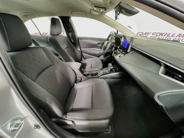 2025 Toyota Corolla LE - Photo 37