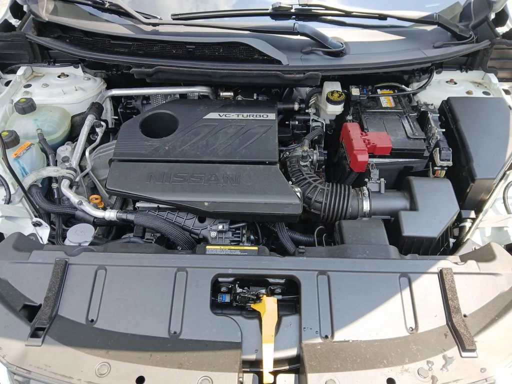 Used 2023 White Nissan Platinum image 42