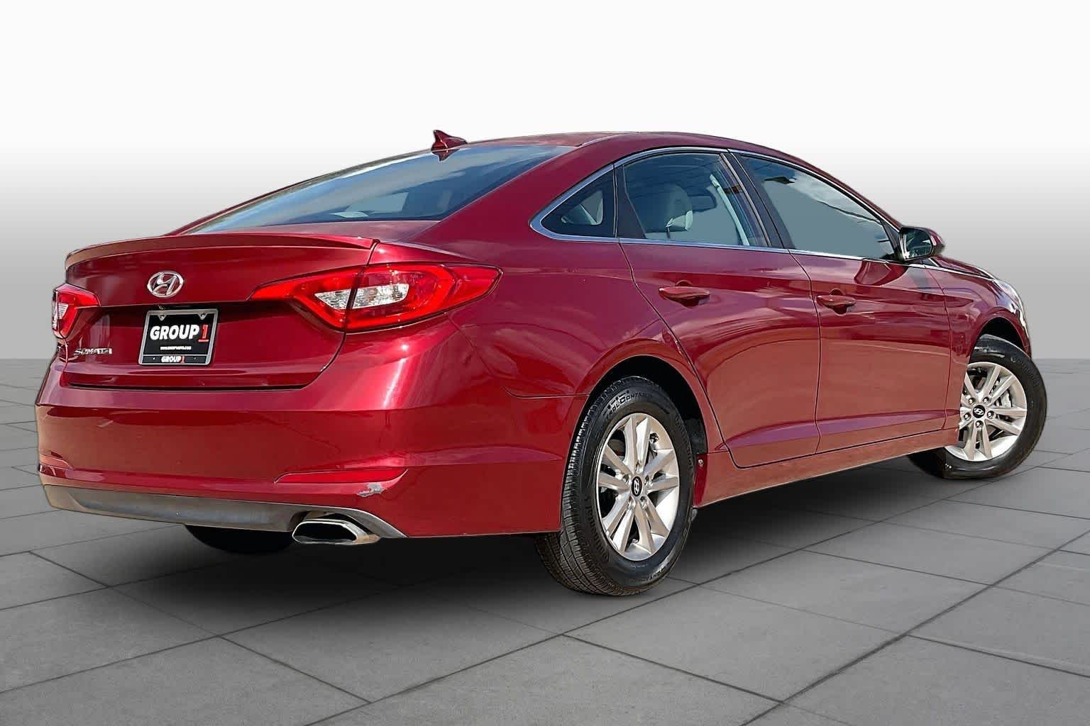 Used 2016 Venetian Red Hyundai 2.4L SE image 13