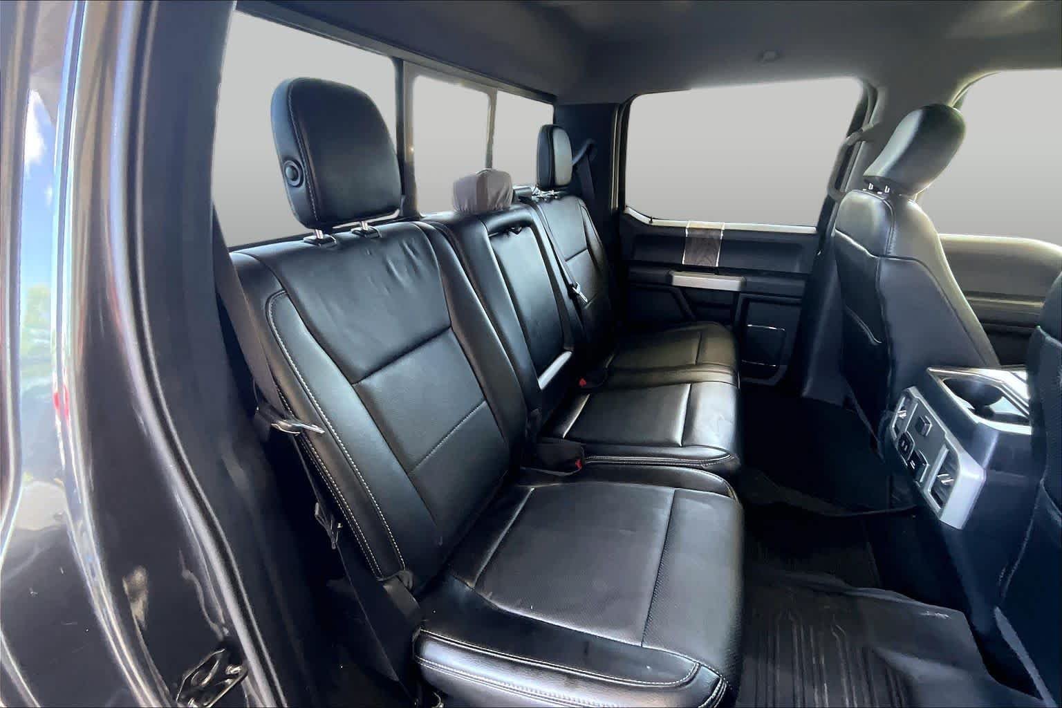 Used 2018 Magnetic Metallic Ford LARIAT image 19