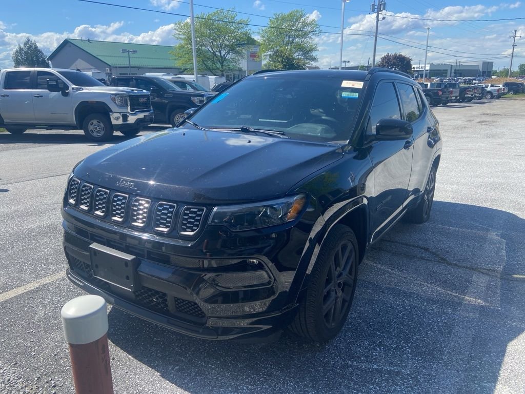 Used 2024 Diamond Black Crystal Pearlcoat Jeep Limited image 3