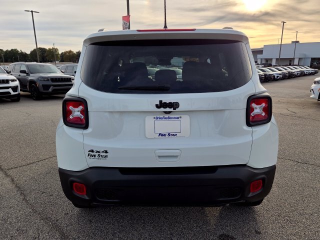 Used 2023 White Jeep Altitude image 11