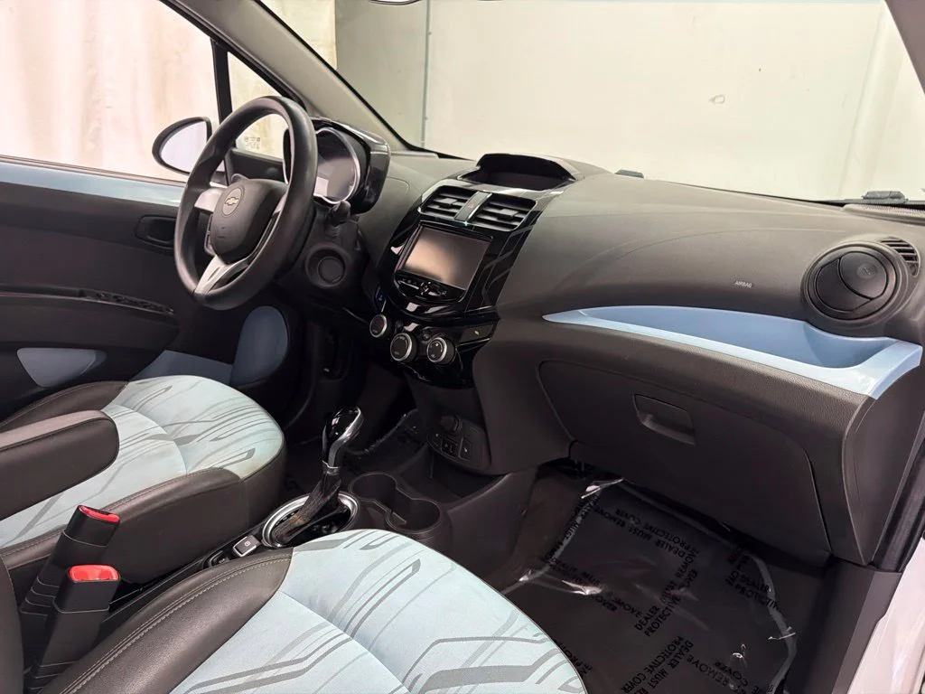 Used 2016 White Chevrolet 1LT image 30