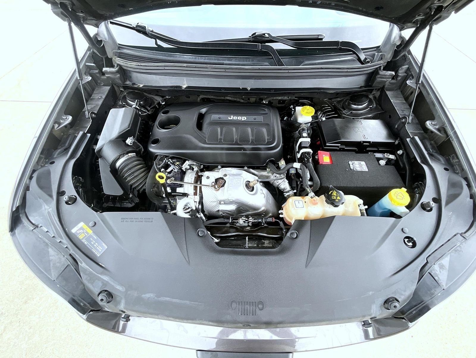 Used 2019 Gray Jeep Latitude Plus image 26