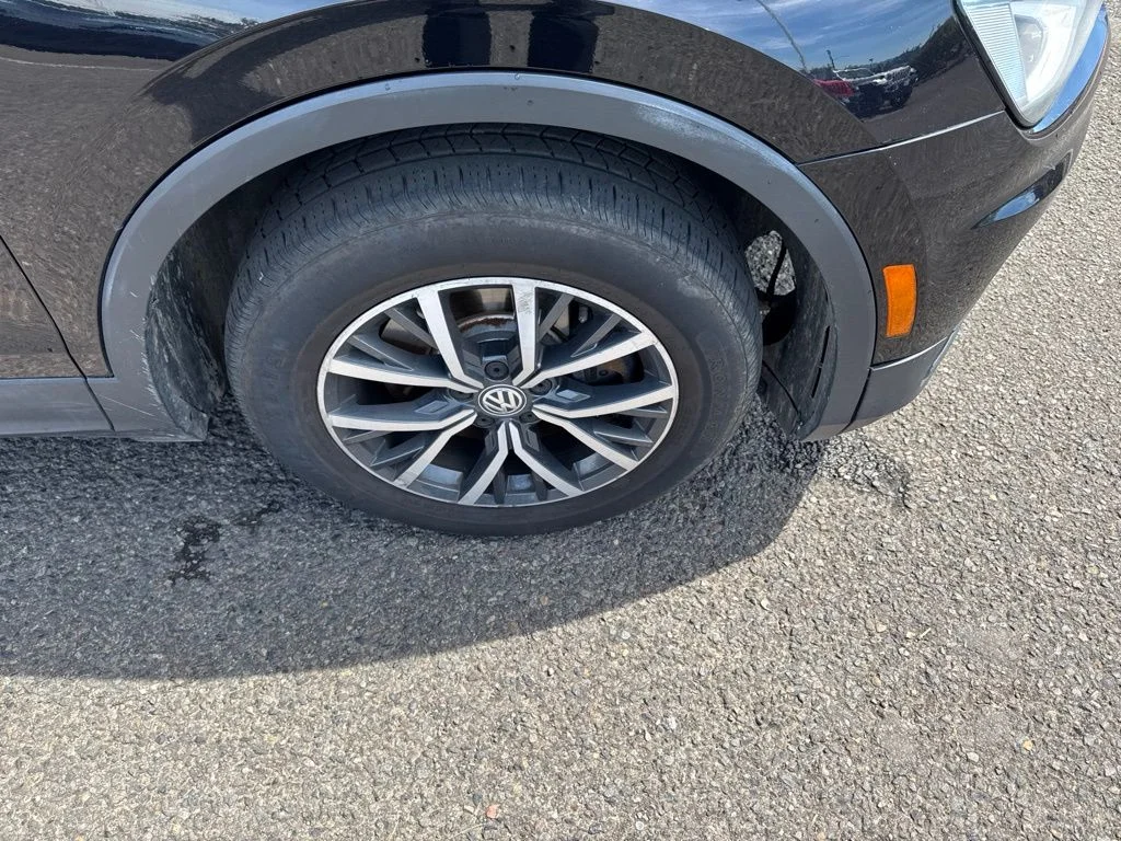 Used 2018 Deep Black Pearl Metallic Volkswagen  image 8