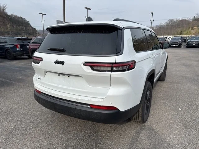New 2026 Bright White Clear-Coat Exterior Paint Jeep Altitude image 3