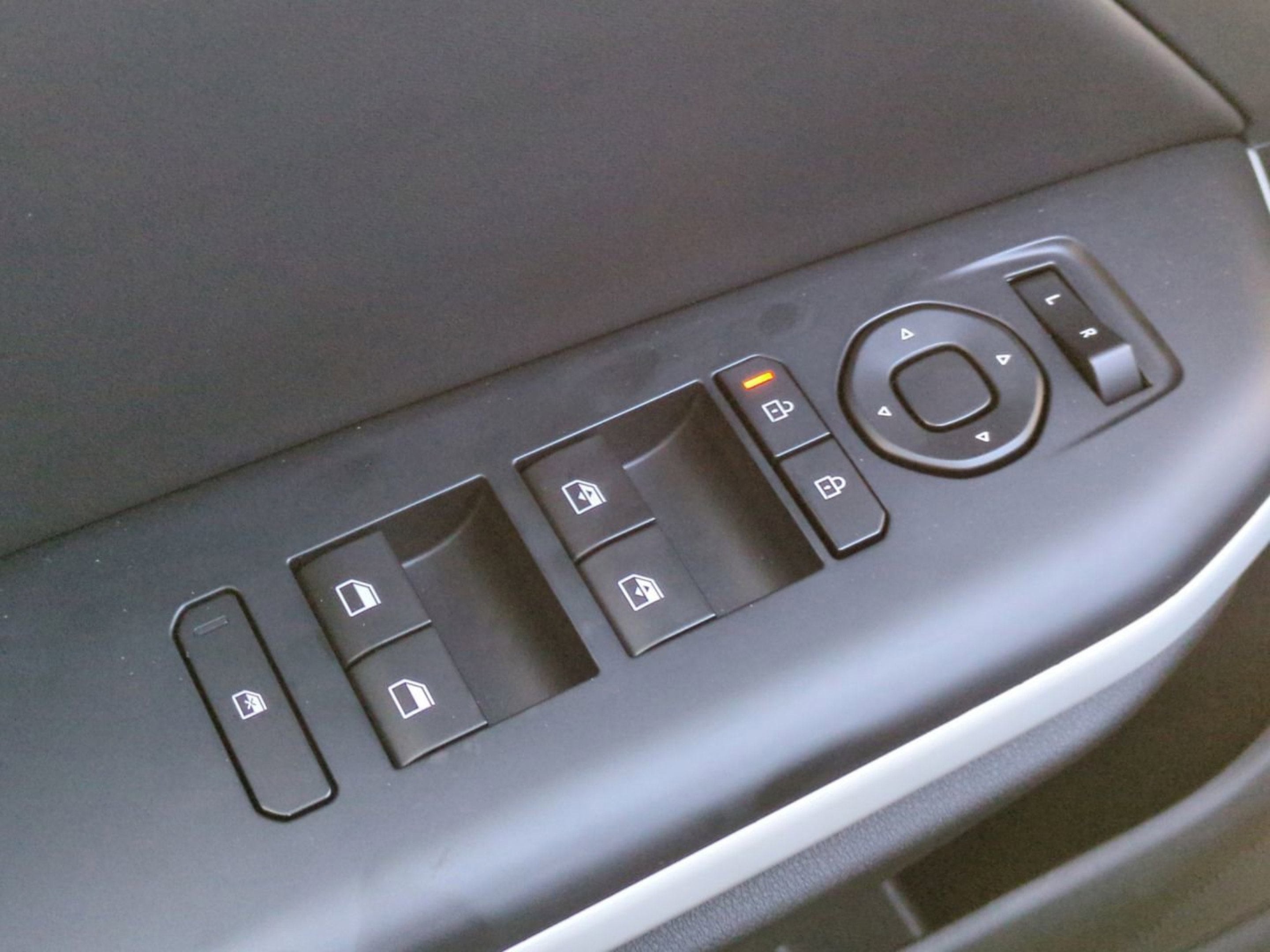 New 2025 Snow White Pearl Kia GT-Line Turbo image 24