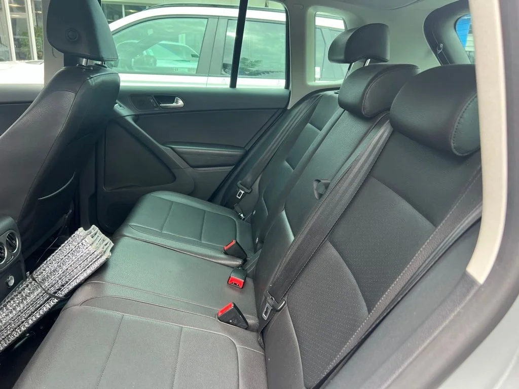 Used 2011 Silver Volkswagen  image 9