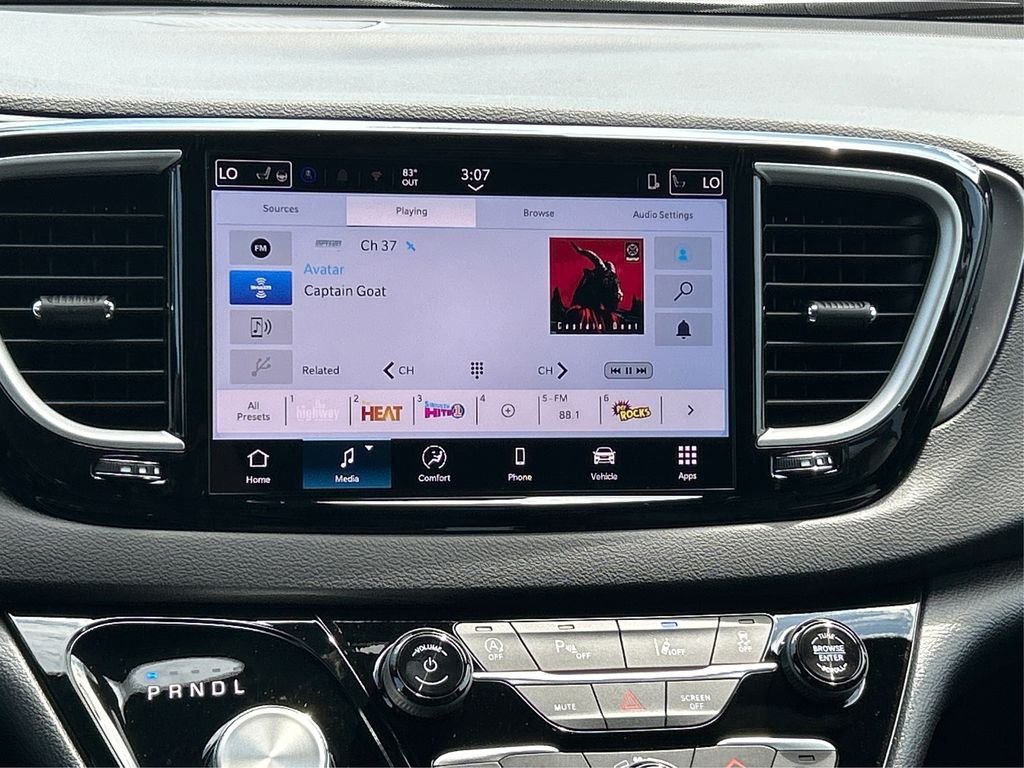 2025 Chrysler Voyager LX - Photo 19