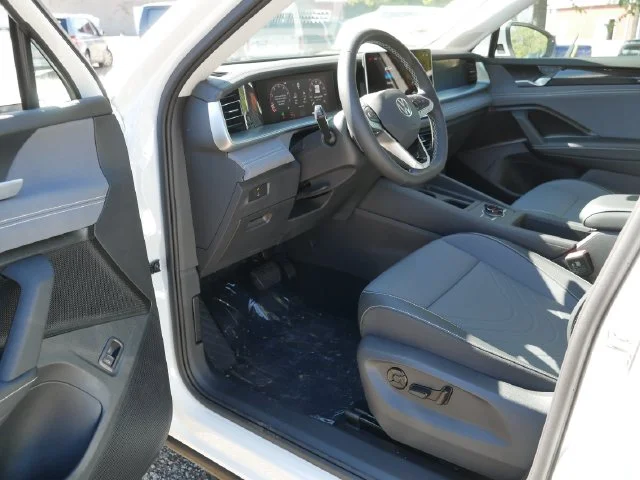New 2026 White/off-white Volkswagen SE image 7