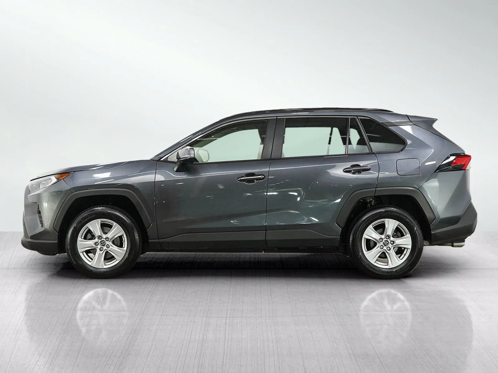 Used 2019 Toyota RAV4 XLE with VIN JTMP1RFV2KD012150 for sale in Wayzata, Minnesota