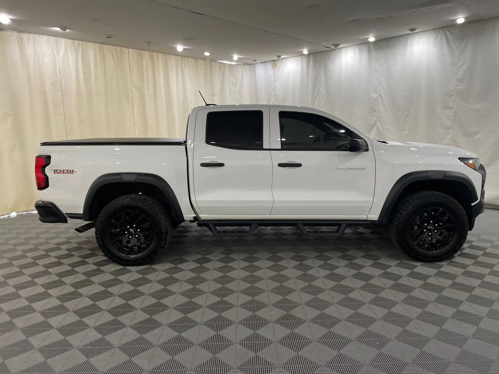 Used 2026 Summit White Chevrolet 4WD Trail Boss image 4