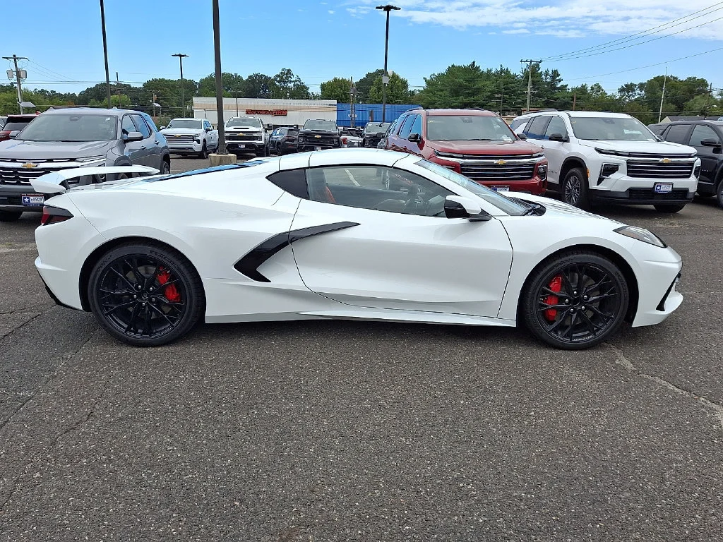 New 2027 Arctic White Chevrolet 2LT image 9