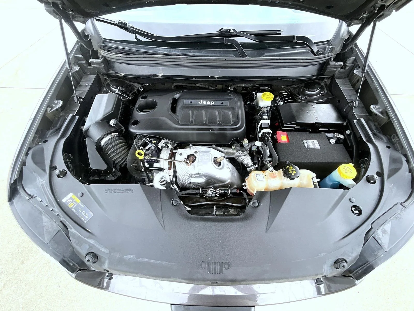 Used 2019 Gray Jeep Latitude Plus image 26
