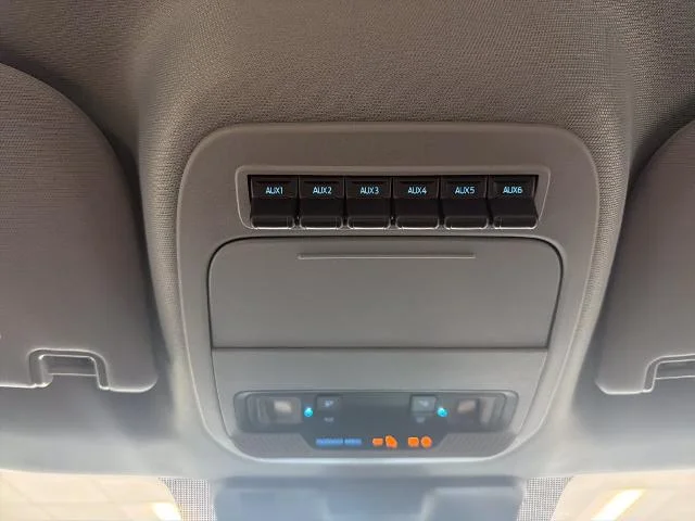 New 2027 Oxford White Ford F-550® XL image 35