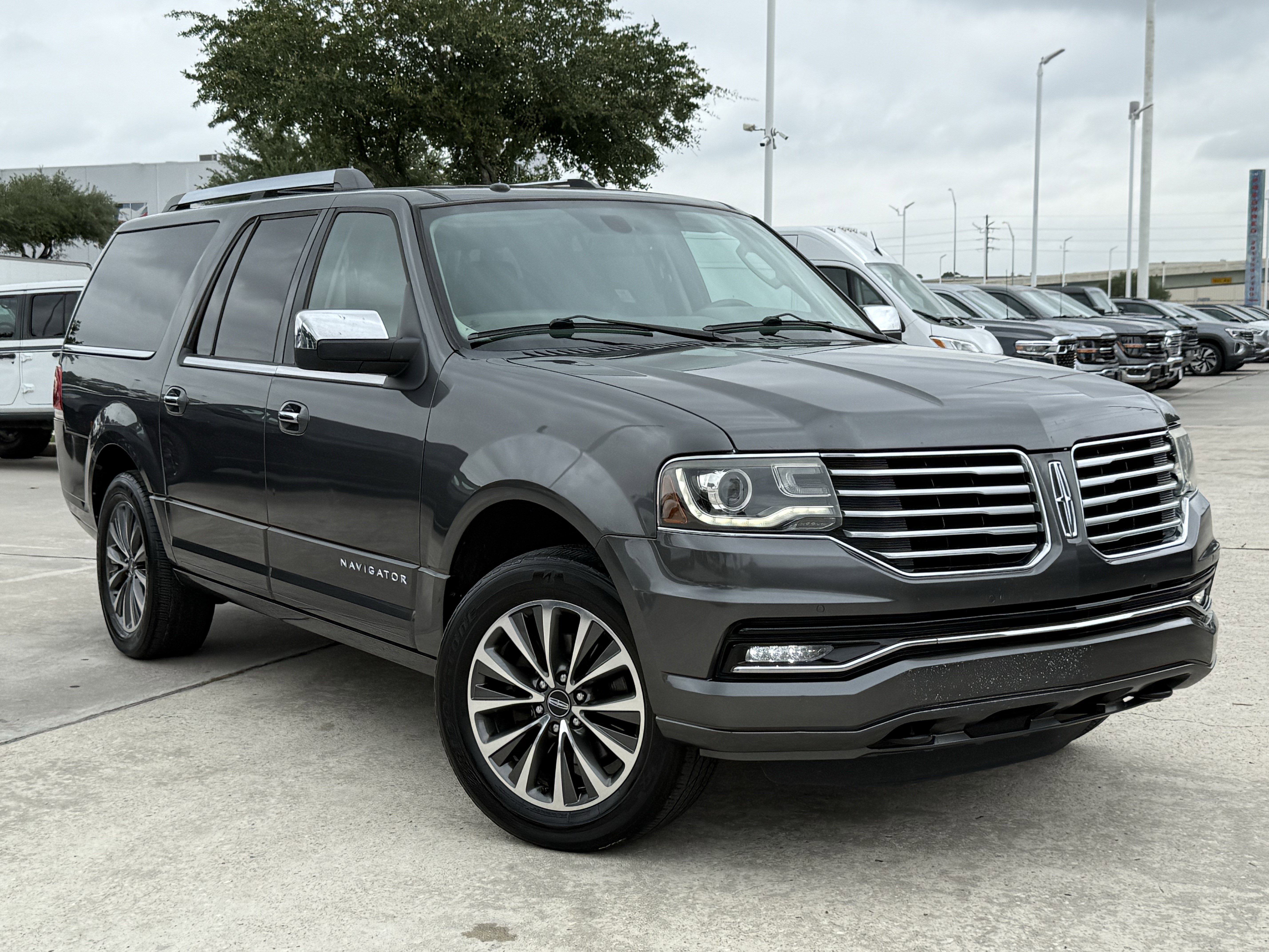 Used 2015 Lincoln Navigator Base with VIN 5LMJJ3HT0FEJ15316 for sale in Humble, TX