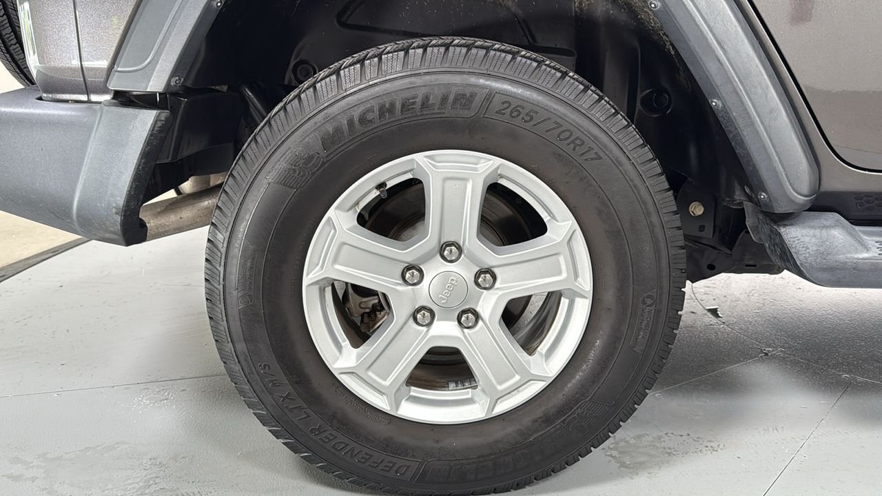 Used 2018 Gray Jeep Unlimited Sport S image 22