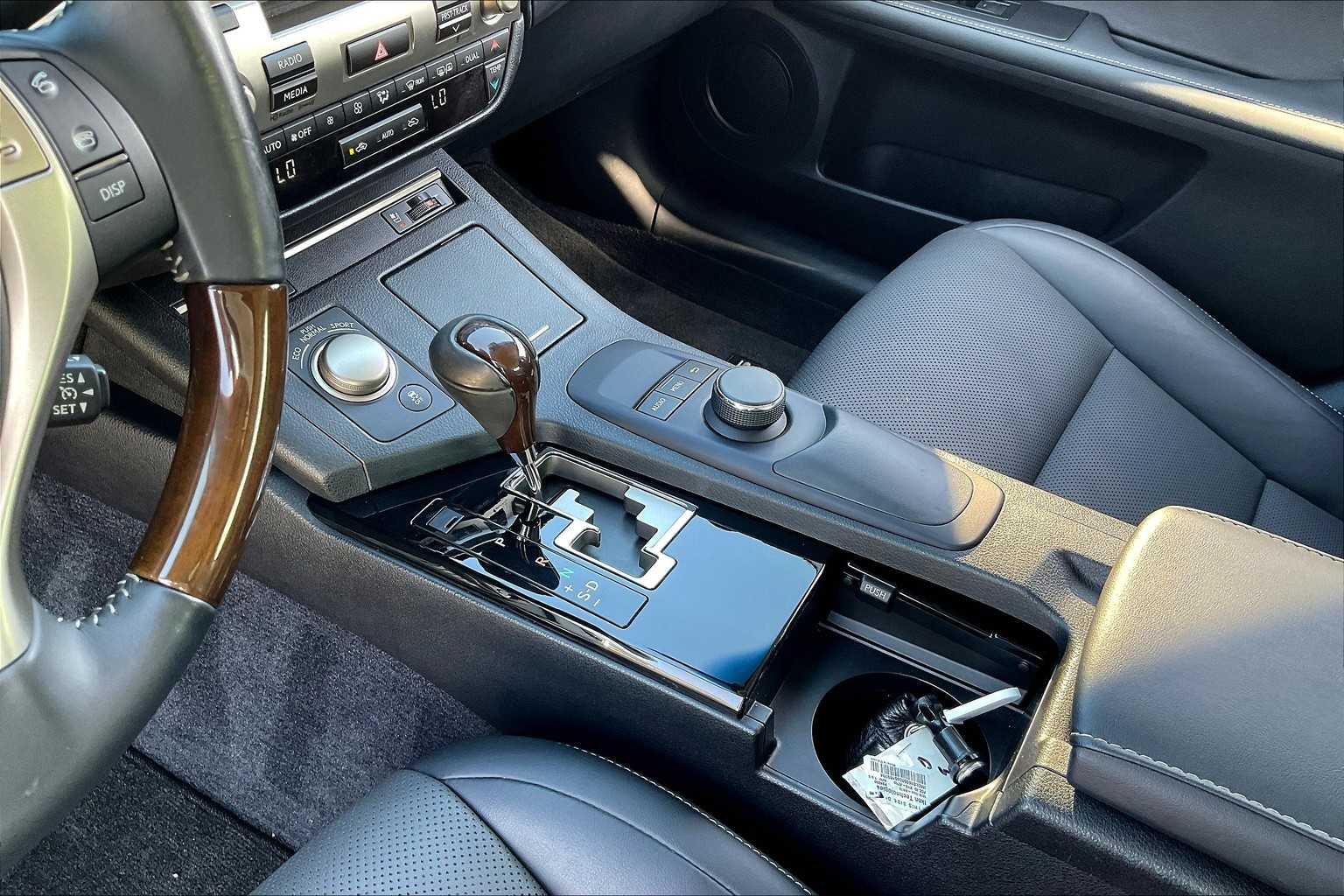 Used 2015 Atomic Silver Lexus  image 15