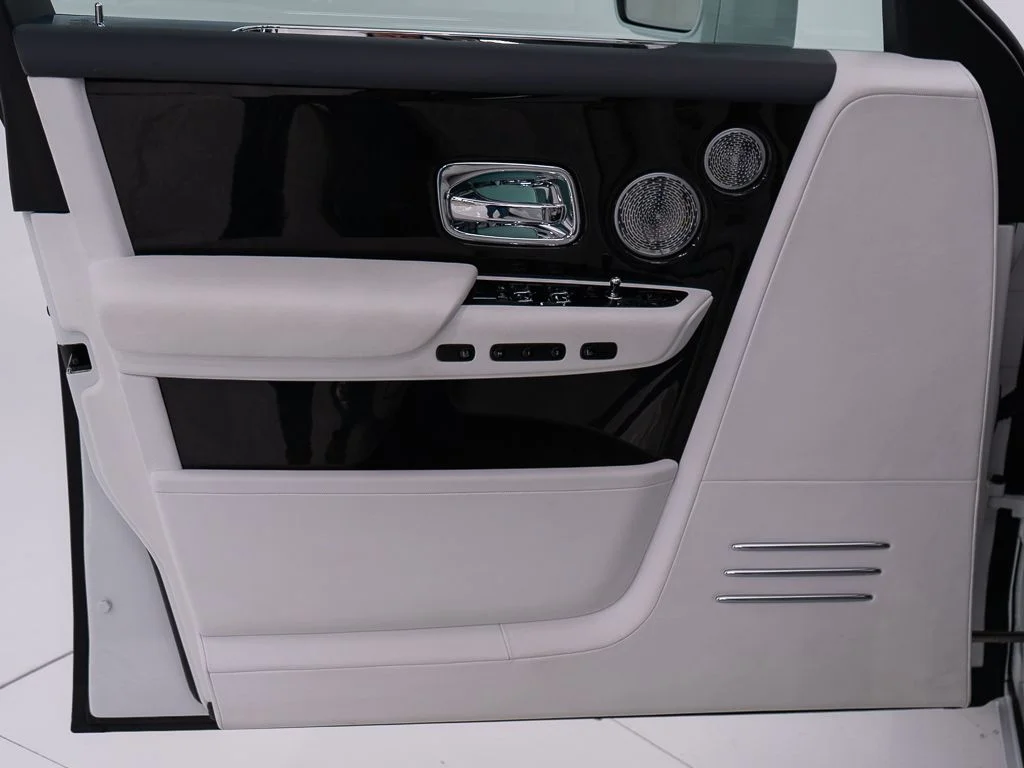 Certified Used 2023 Bespoke Crystal over Arctic White Rolls-Royce  image 12