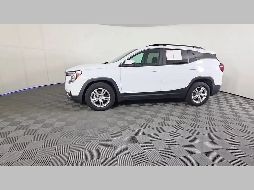 Used 2022 Summit White GMC SLE image 48
