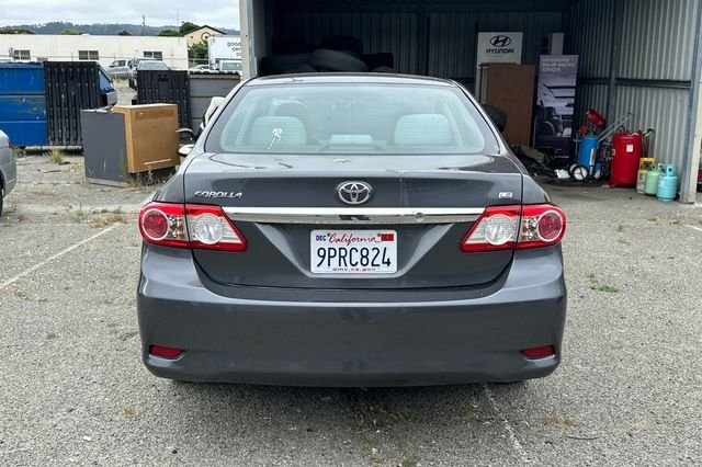 Used 2013 Gray Toyota LE image 7
