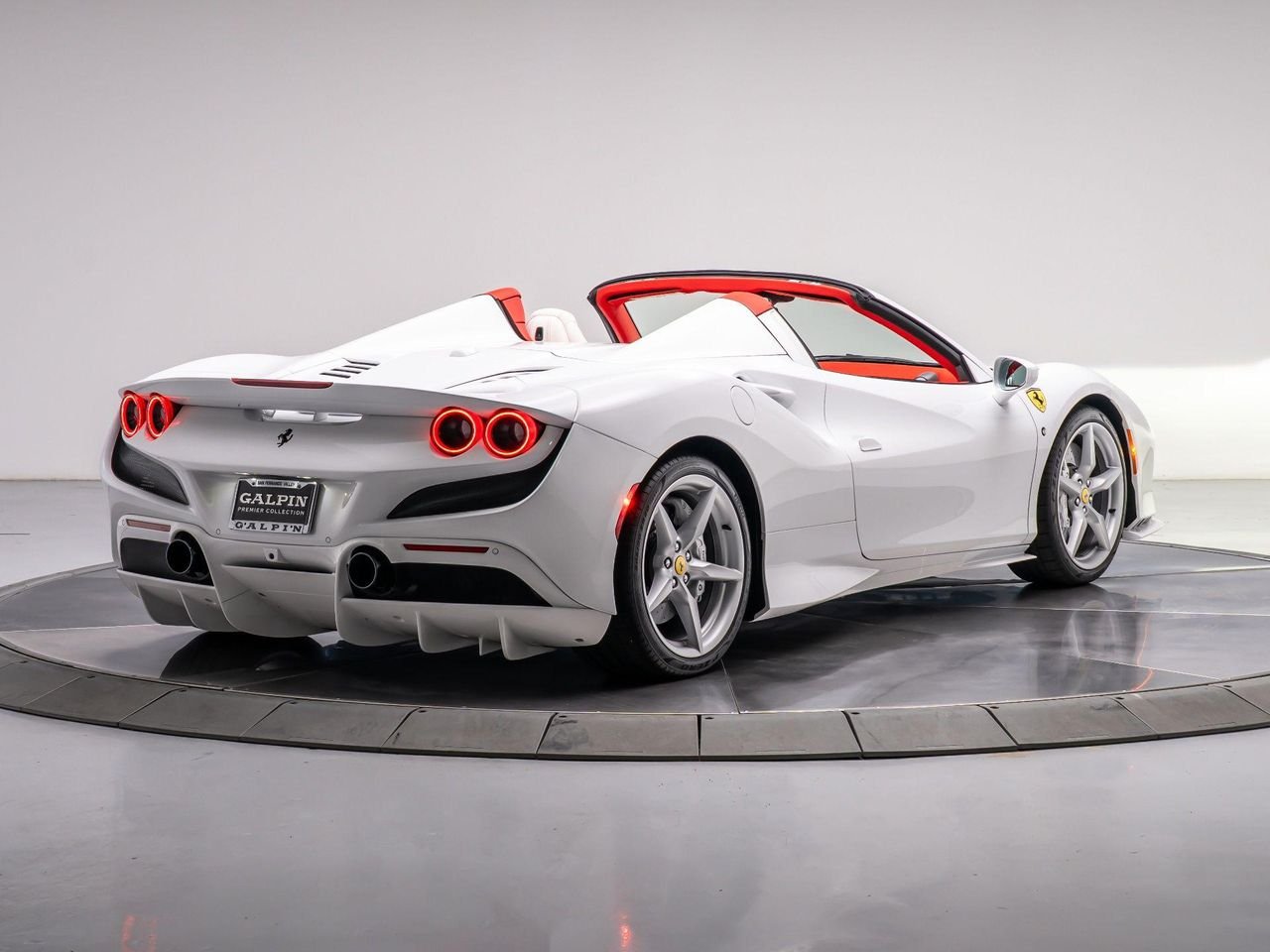 Used 2022 Bianco Cervino - Extra Campionario Ferrari Spider image 5