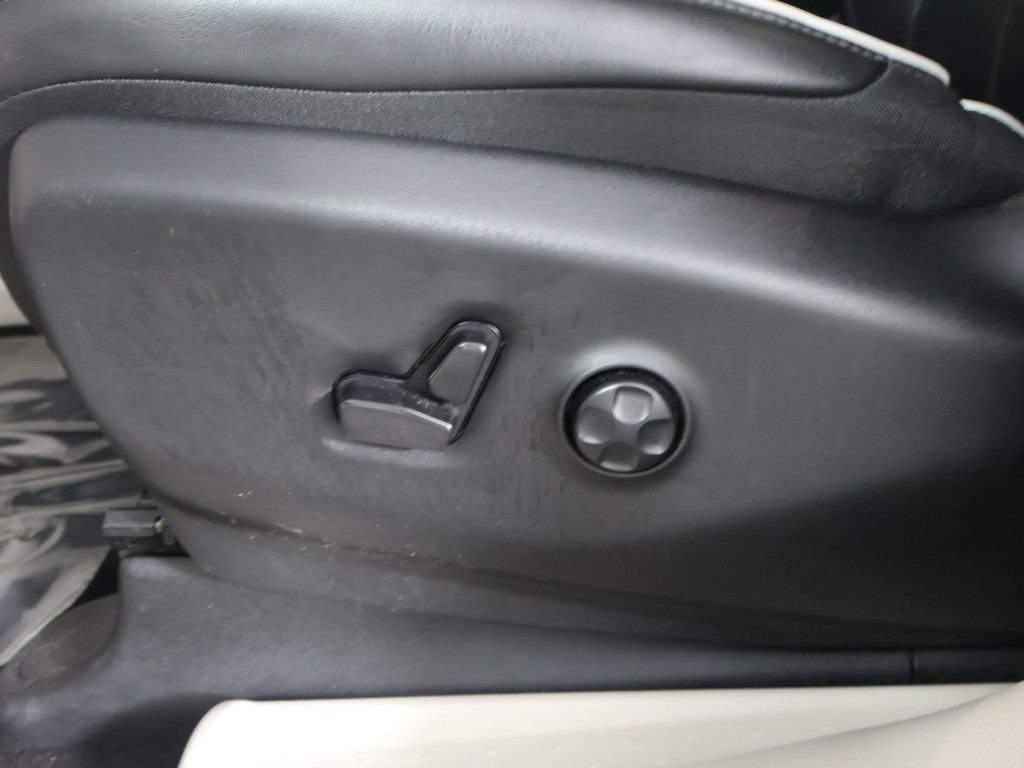 Used 2023 Black Chrysler Limited image 33