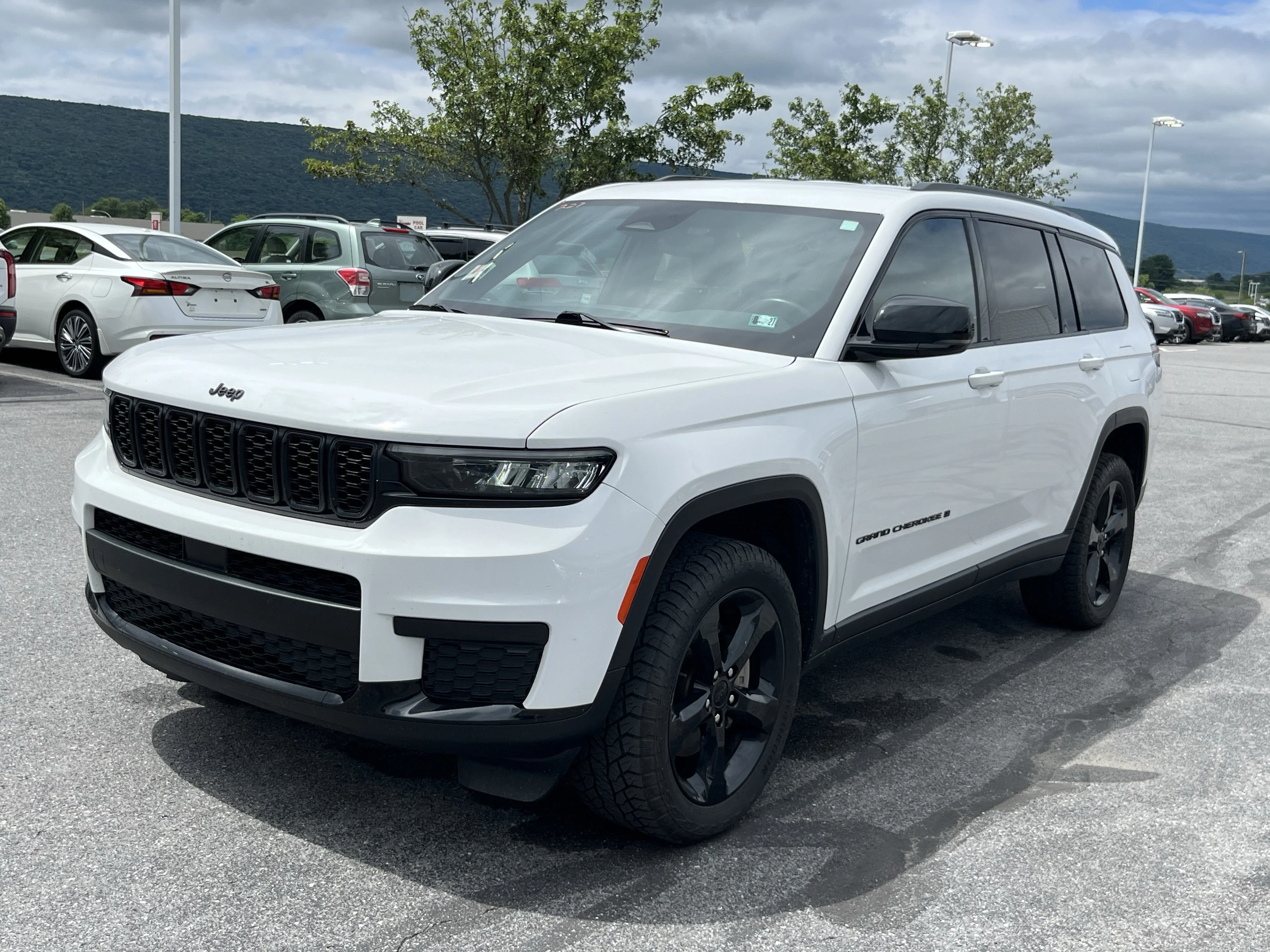 Used 2022 Bright White Clearcoat Jeep Altitude image 7