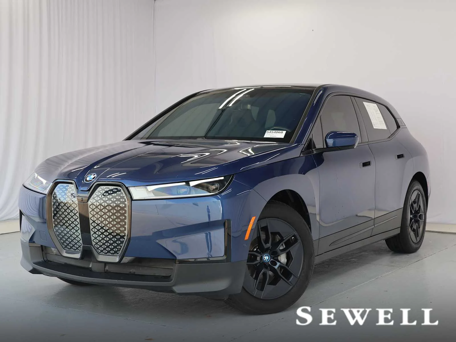 2024 BMW iX xDrive50's photo