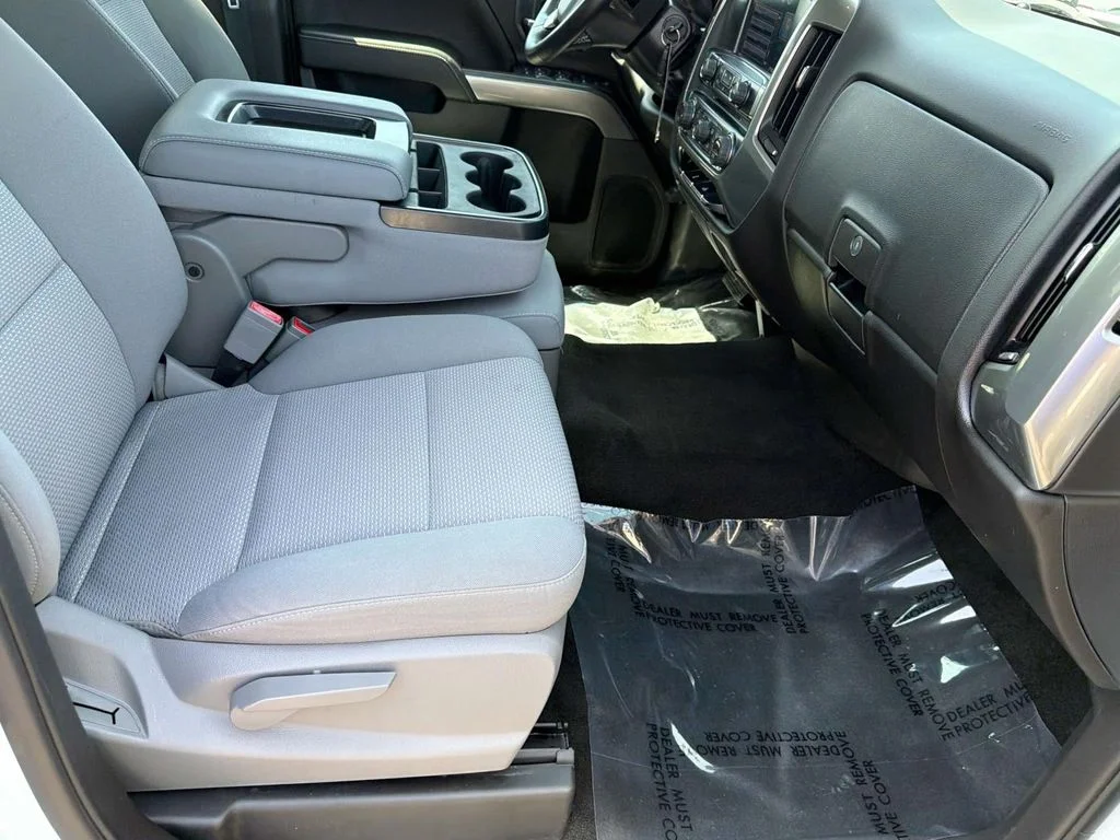Used 2018 Summit White Chevrolet LT image 36
