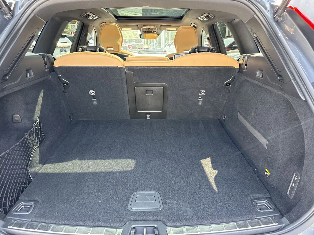 Used 2019 Gray Volvo T6 Momentum image 30