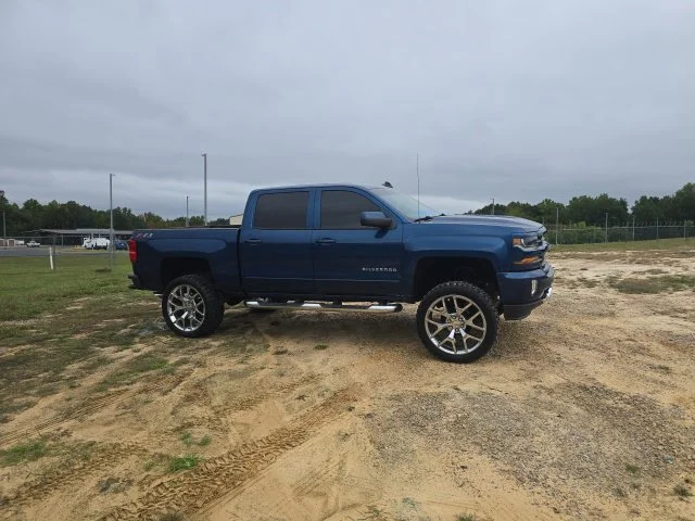 Used 2018 Blue Chevrolet LT image 11