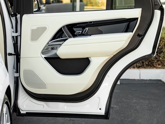 New 2026 Fuji White Land Rover SE image 33