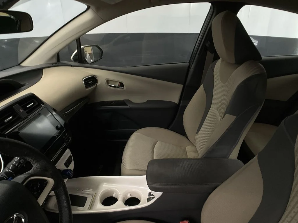 Used 2016 Blizzard Pearl Toyota Three image 31
