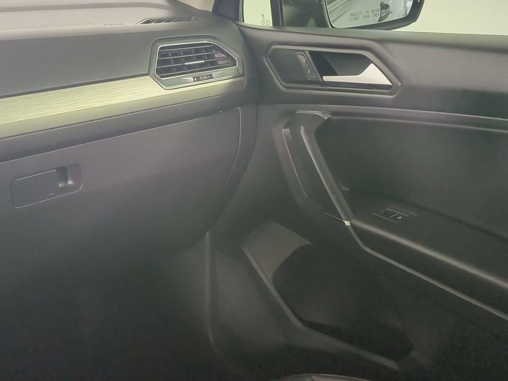 2020 Volkswagen Tiguan SE - Photo 19