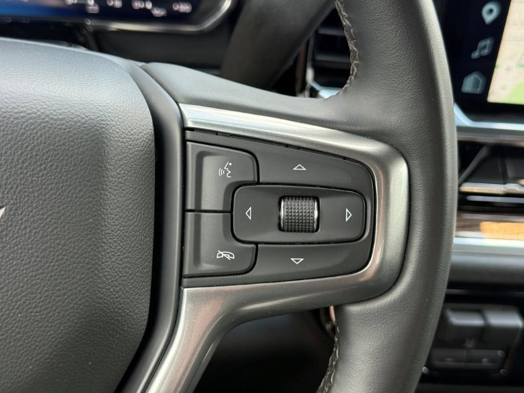 Used 2026 Black Chevrolet LT image 32