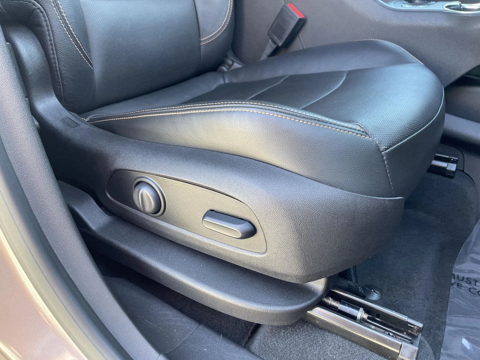 Used 2018 Coppertino Metallic GMC SLT image 10