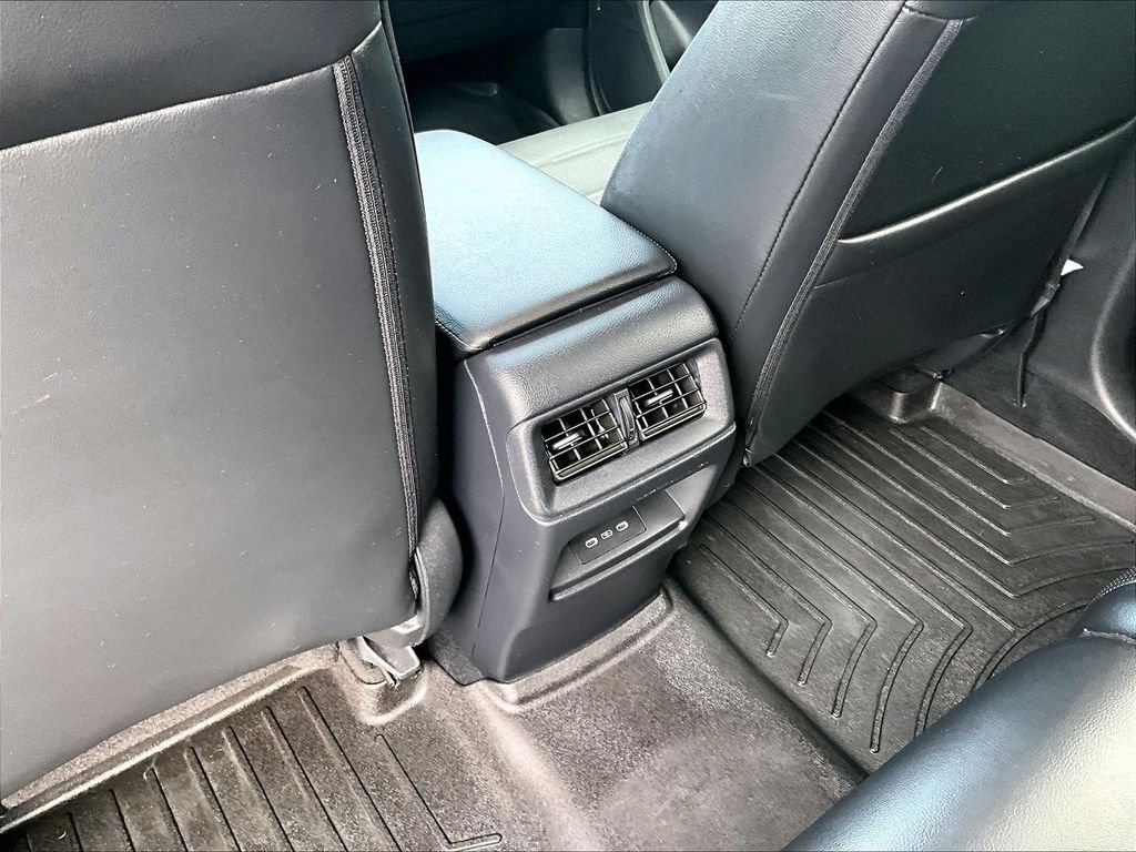 Used 2024 White Honda EX-L image 29