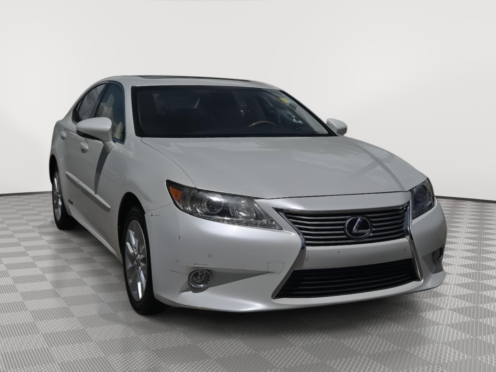 Used 2013 Starfire Pearl Lexus Hybrid image 1