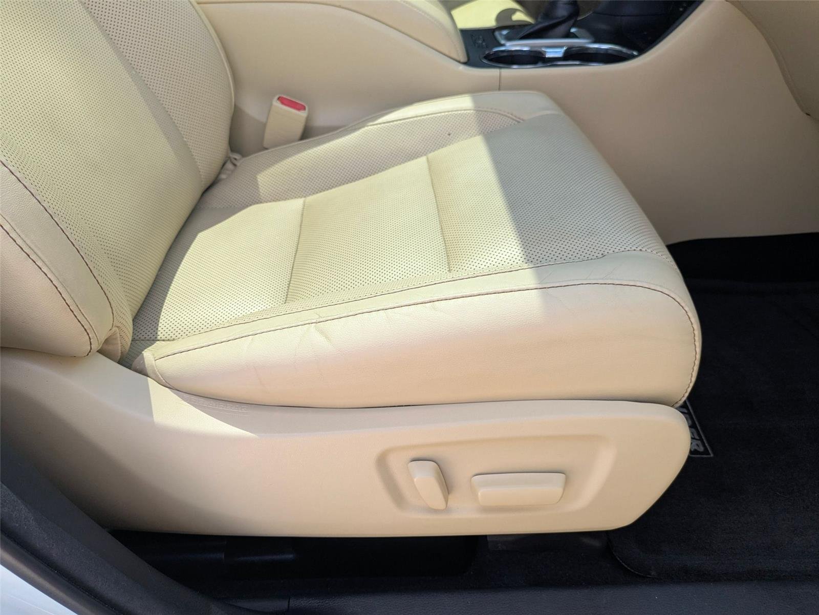 Used 2018 Blizzard Pearl Toyota Limited image 36
