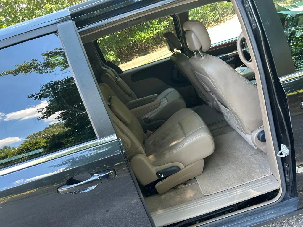Used 2015 Black Chrysler Touring image 29