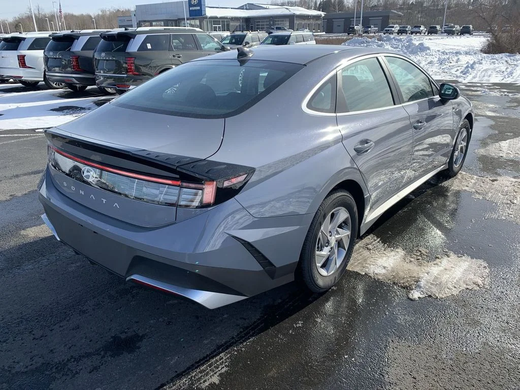 New 2026 Blue Hyundai SE image 8