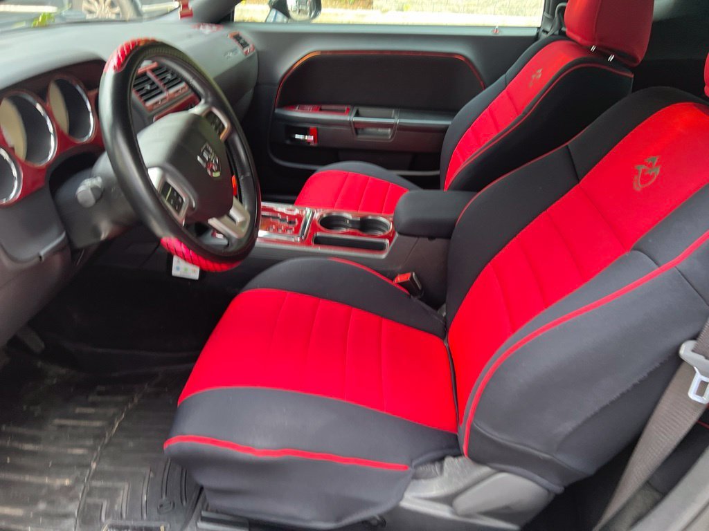 Used 2013 Black Dodge SXT image 8