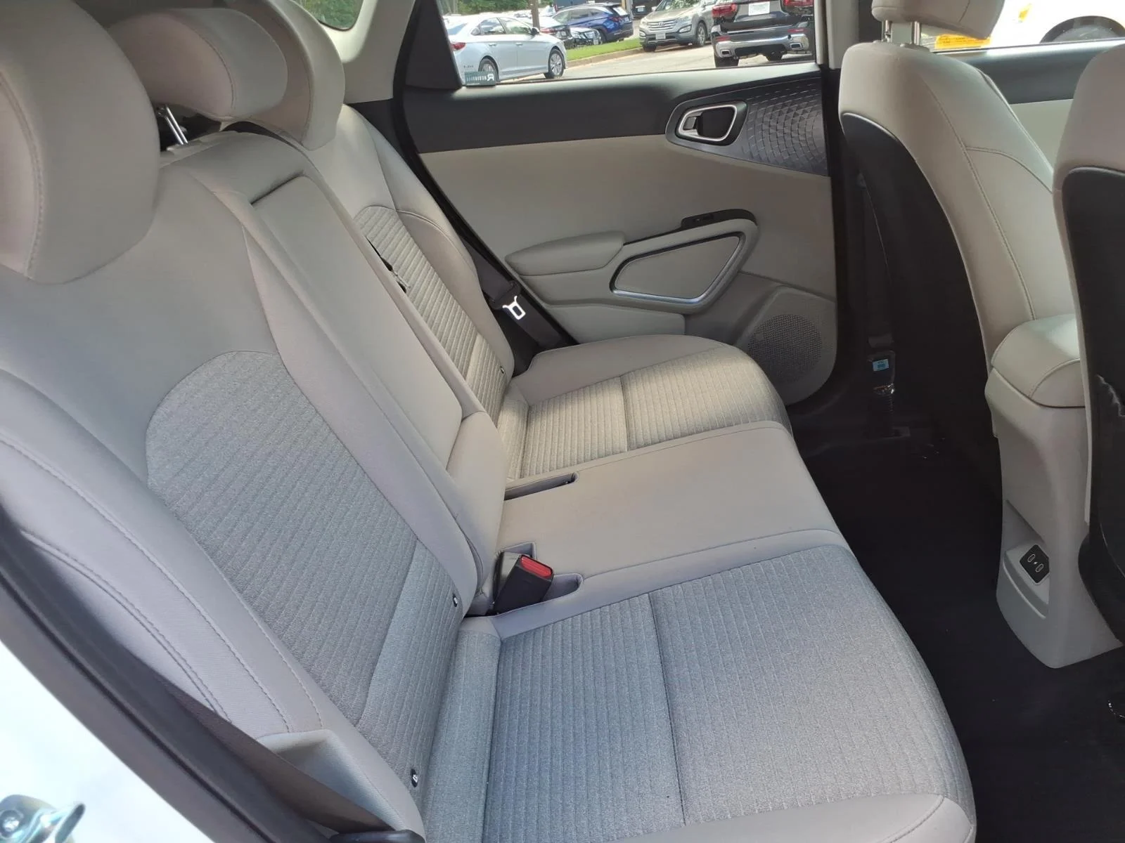Used 2025 Snow White Pearl Kia EX image 26