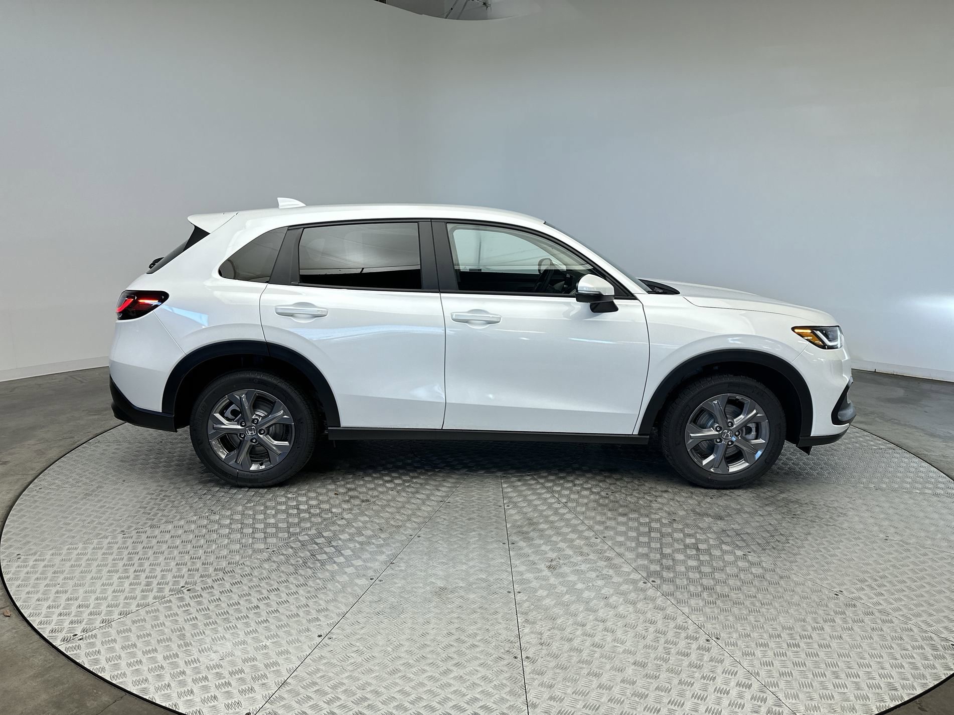 New 2026 Platinum White Pearl Honda LX image 10