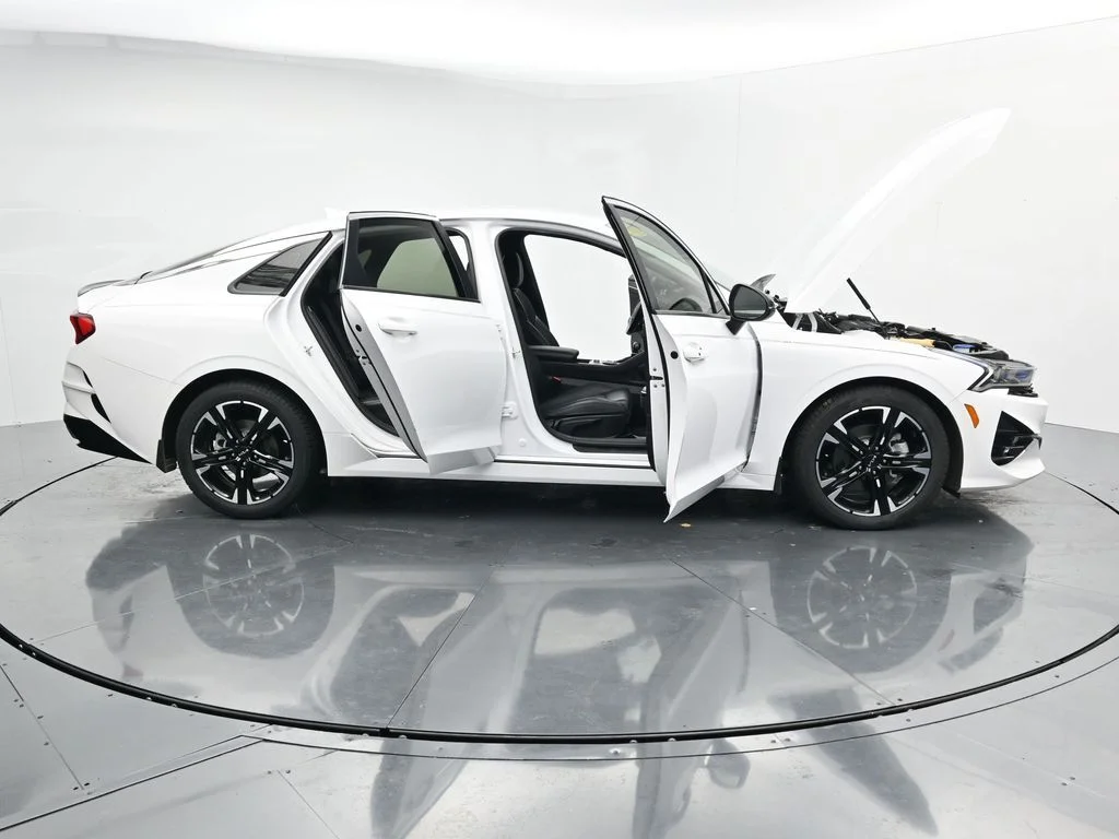Used 2023 White Kia GT-Line image 41