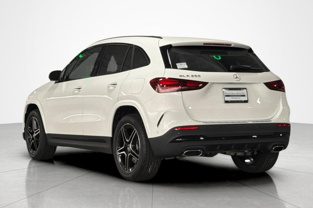New 2026 Polar White Mercedes-Benz GLA 250 SUV image 3