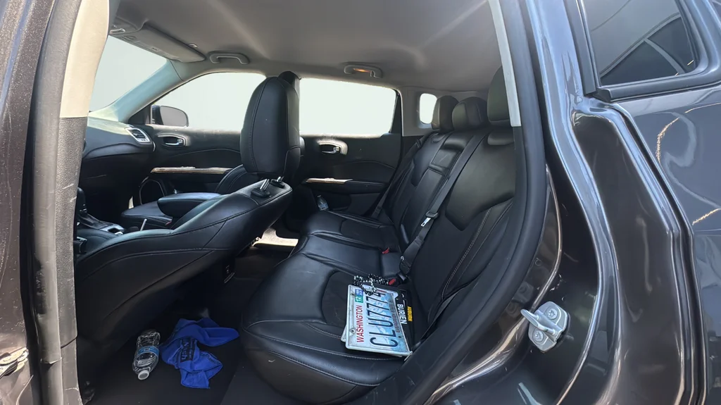 Used 2018 Gray Jeep Latitude image 12