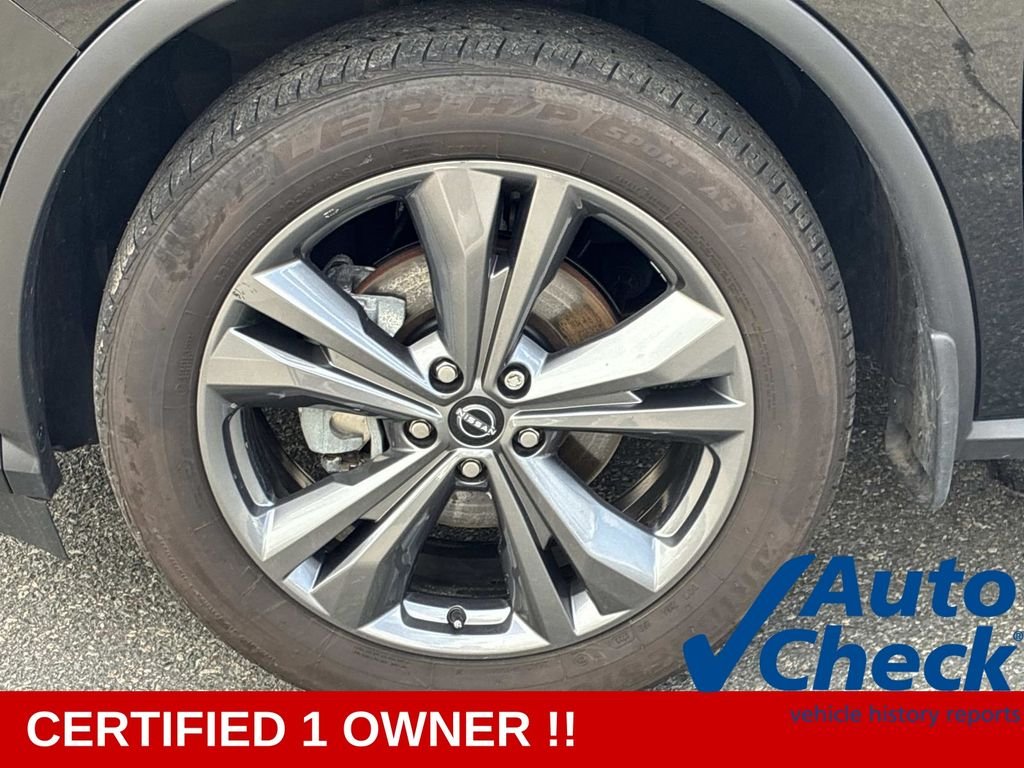 Used 2023 Black Nissan Platinum image 21