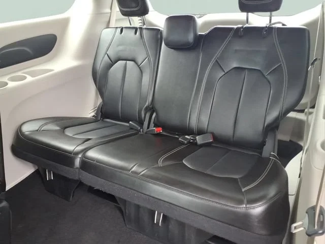 Used 2024 Black Chrysler Touring L image 22
